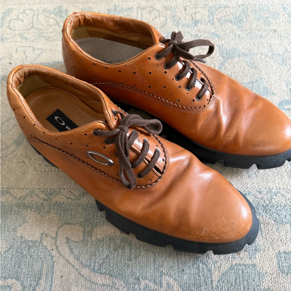 Elegant Black Leather Oxfords with Cushioned Insole